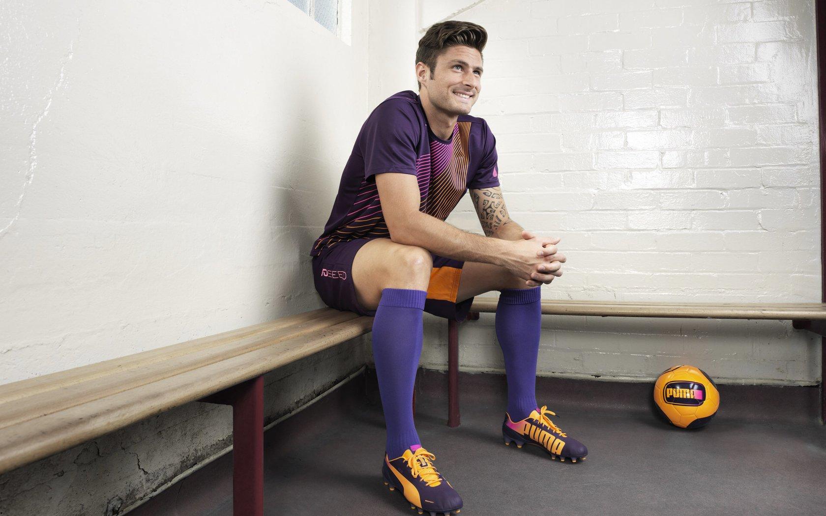 传奇落幕！本泽马与皇马提前解约，结束14年白衣生涯